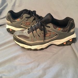 Men’s Sketchers Size 10